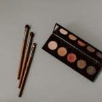 Maquillaje natural: Un elemento esencial en tu neceser